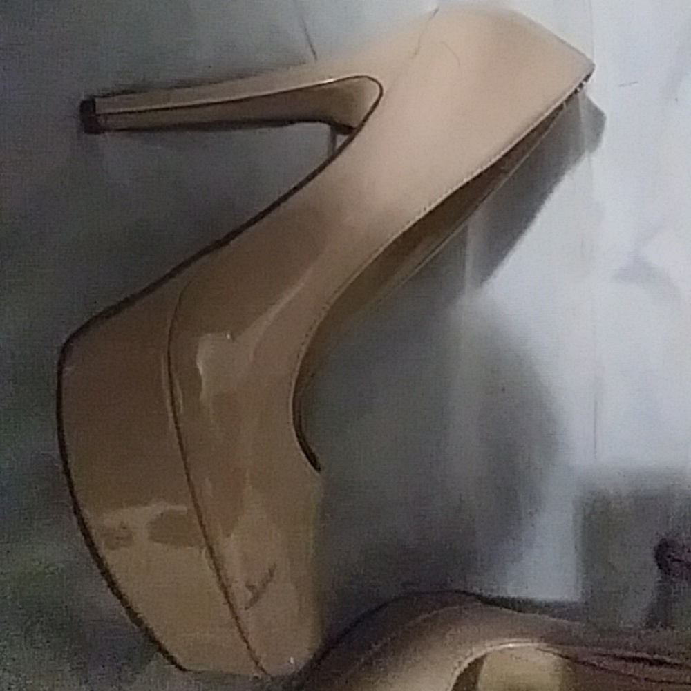 Shoes - Picture 2 of 4
